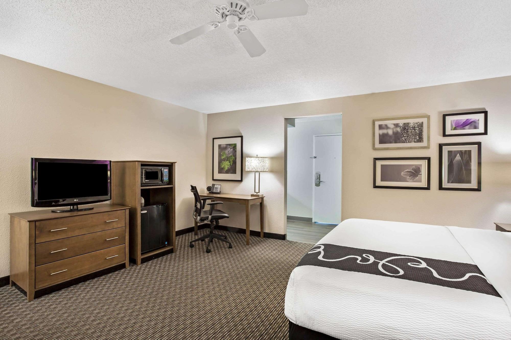 La Quinta By Wyndham Hartford Bradley Airport Ξενοδοχείο Windsor Locks Εξωτερικό φωτογραφία