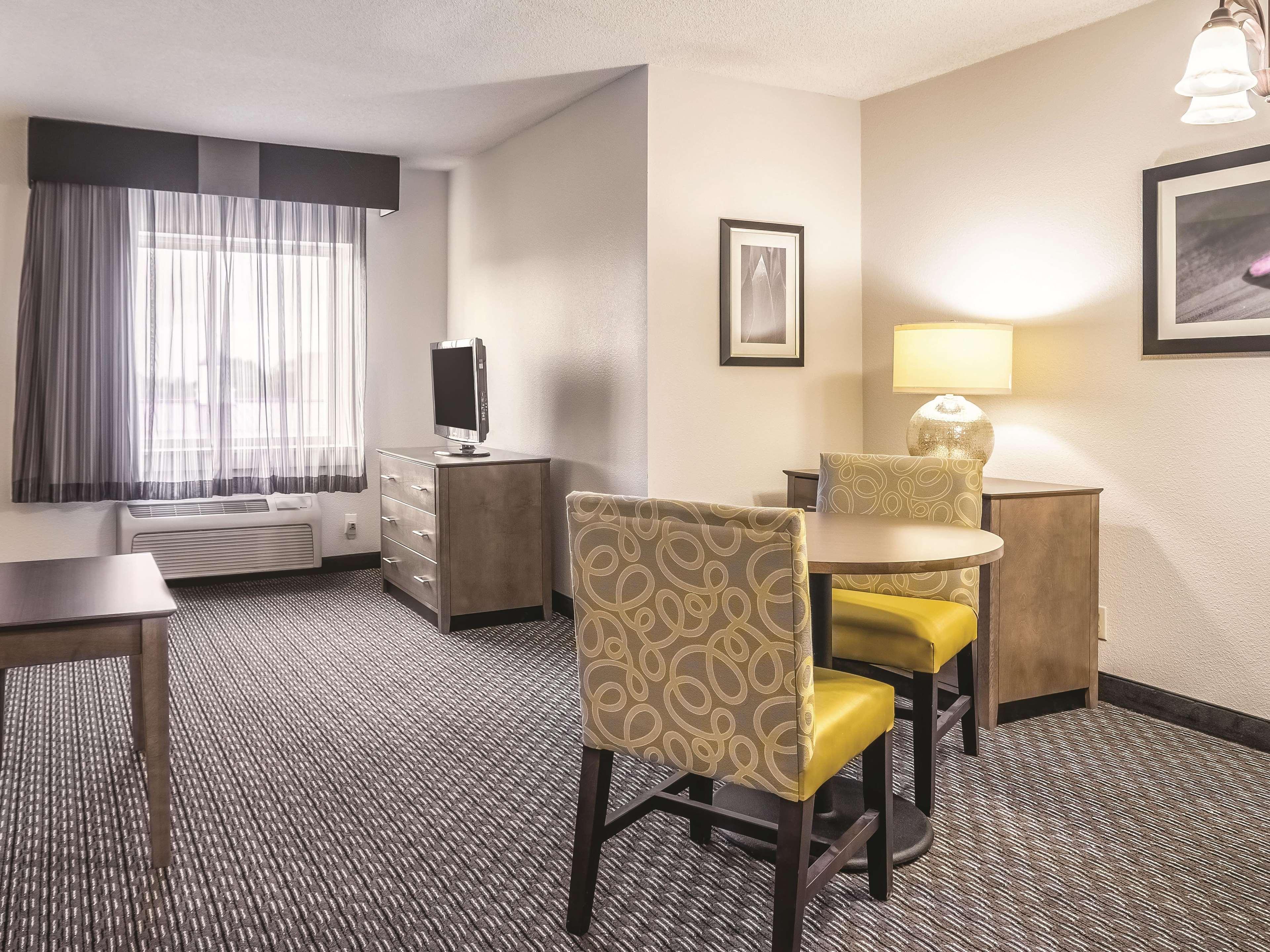 La Quinta By Wyndham Hartford Bradley Airport Ξενοδοχείο Windsor Locks Εξωτερικό φωτογραφία