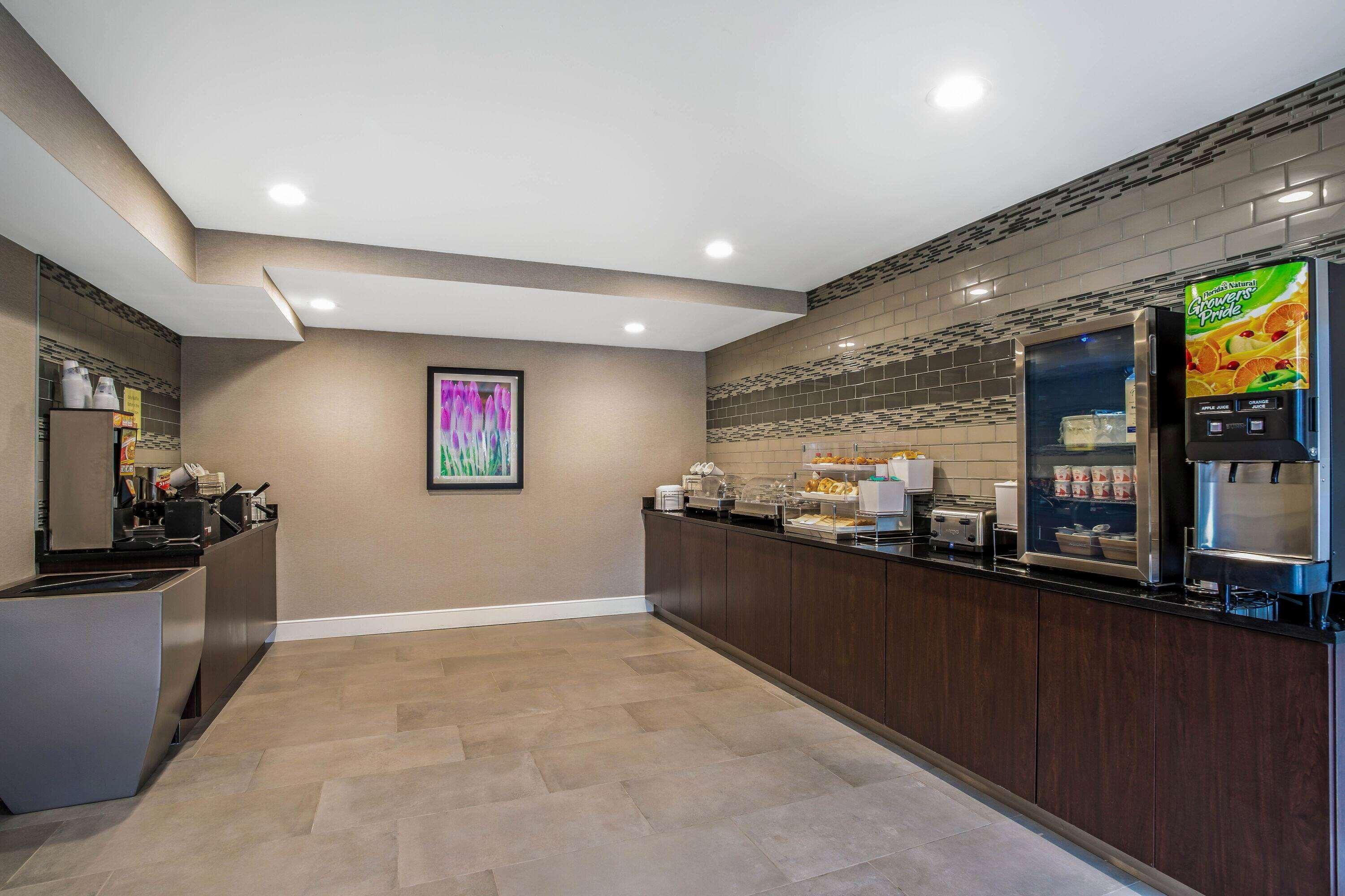 La Quinta By Wyndham Hartford Bradley Airport Ξενοδοχείο Windsor Locks Εξωτερικό φωτογραφία
