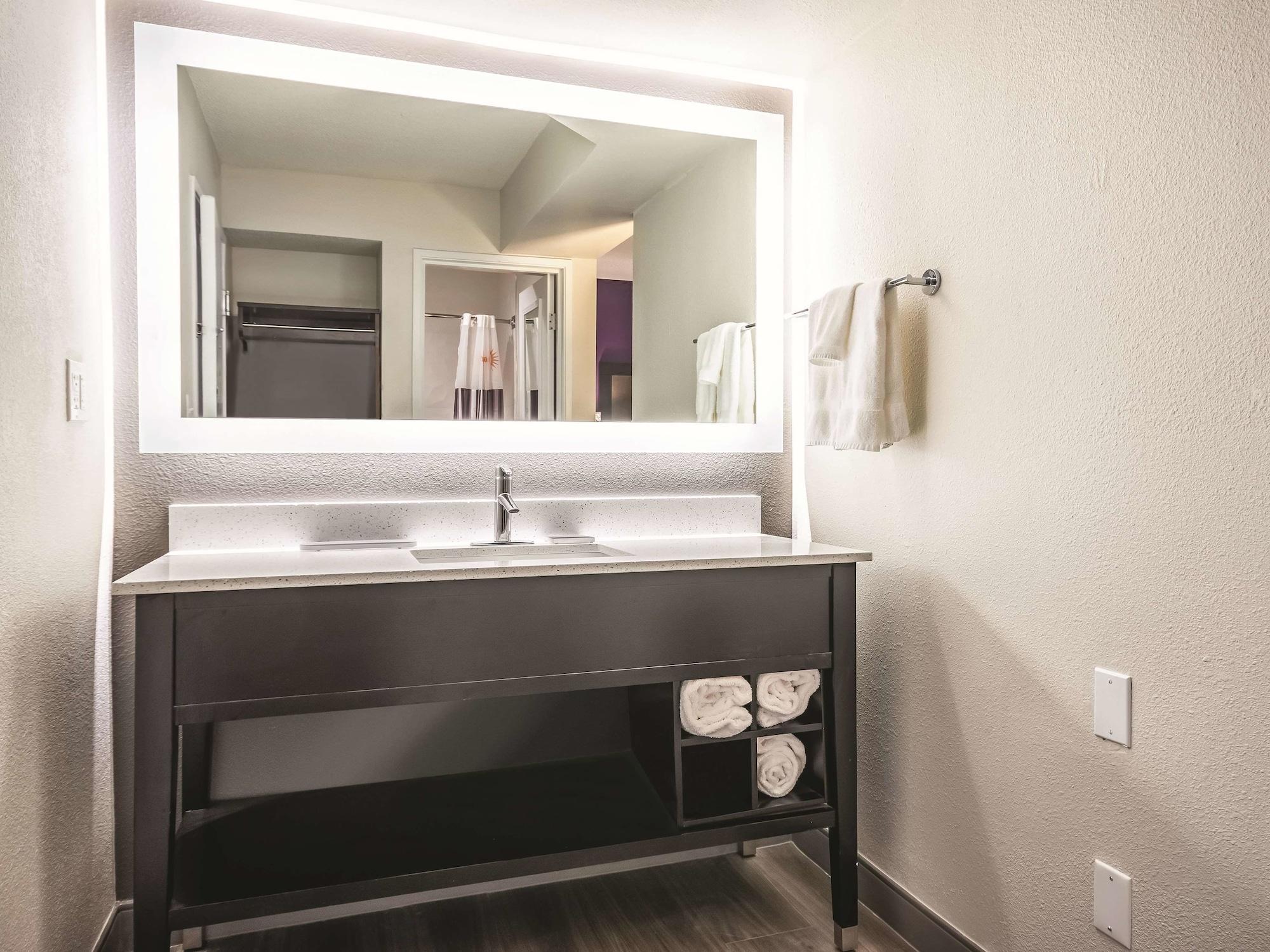 La Quinta By Wyndham Hartford Bradley Airport Ξενοδοχείο Windsor Locks Εξωτερικό φωτογραφία