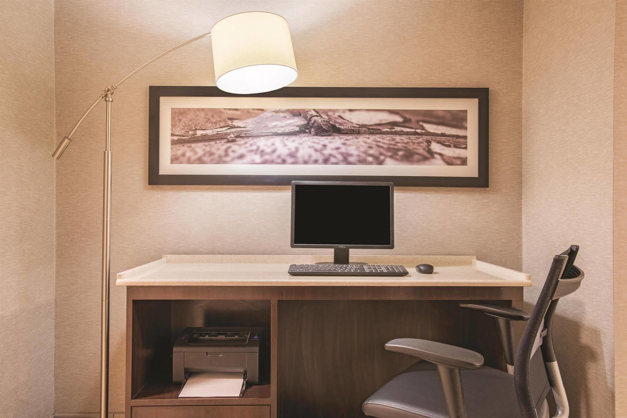 La Quinta By Wyndham Hartford Bradley Airport Ξενοδοχείο Windsor Locks Εξωτερικό φωτογραφία